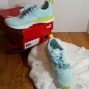 Puma XT knit tennis shoes